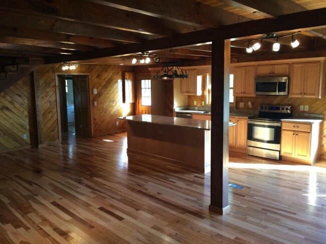 Building Photo - 127 Baines Ln