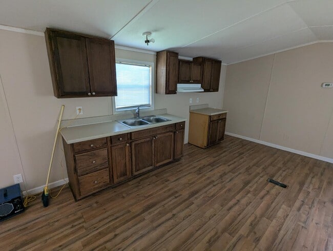Building Photo - 113 Goheels Dr