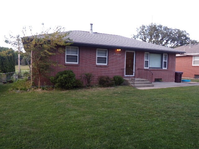 Foto principal - BCR 5440 Sumner Street-