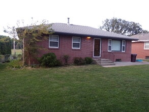Building Photo - 5440 Sumner St