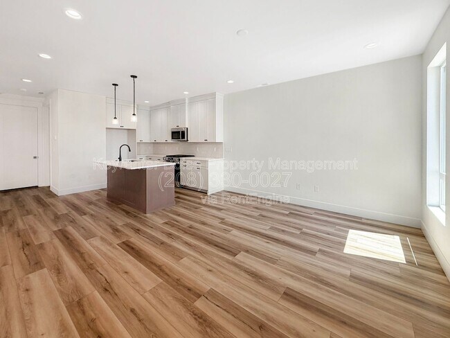 Foto del edificio - 373 E Lombard Ln