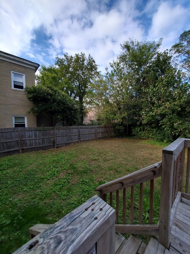 Building Photo - 420 W 30th St