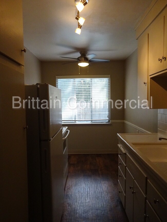 Building Photo - 801 McClatchy Way