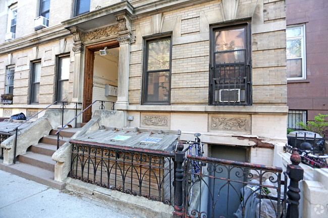 Building Photo - 269 Union St