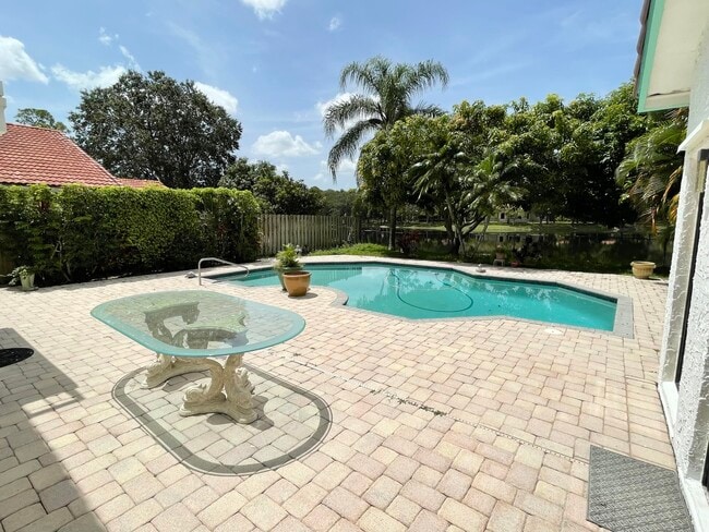 Foto del edificio - 6448 Sweet Maple Ln