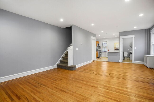 Foto del edificio - FIRST MONTH FREE* Large Twin Home! One (1) Car Garage, W/D Hookups in basement, Stainless Applian...