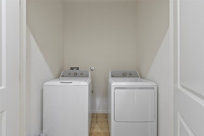 Building Photo - 5505 Oakmont Villas Dr