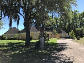 Building Photo - 1910 NW 13th Pl