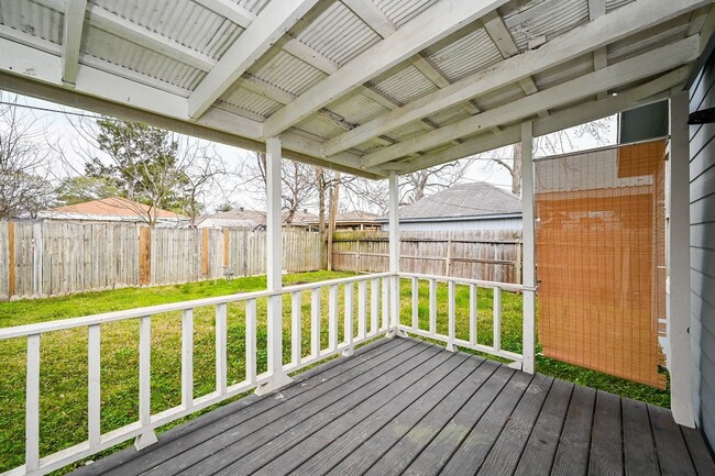 Foto del edificio - 314 W Hart Ave