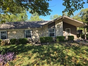 Building Photo - 11606 Drummond Dr