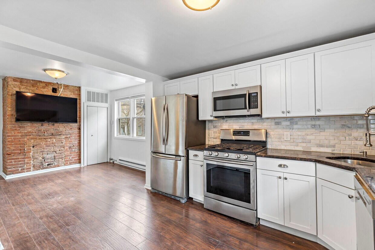 Primary Photo - 41 Webster Ave