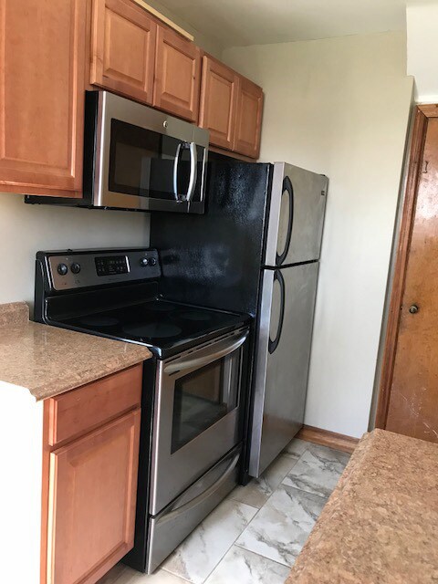 kitchen - 17 W Kanawha Ave