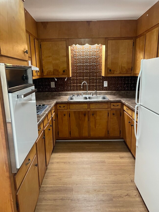 Building Photo - College View Apartments
