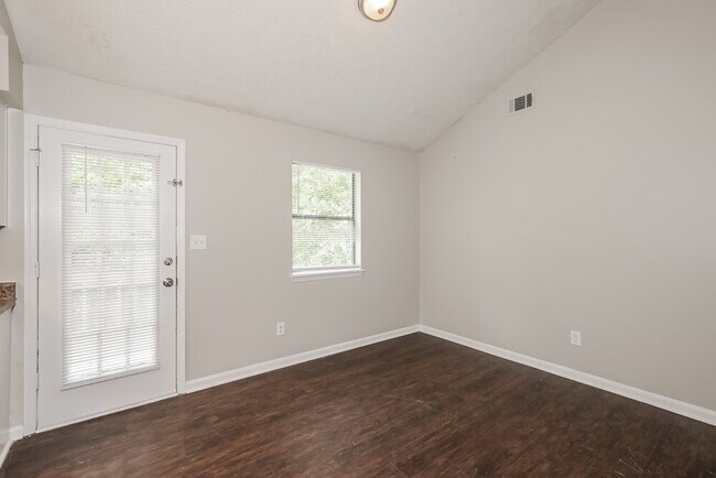 Building Photo - 488 Carillon Ln