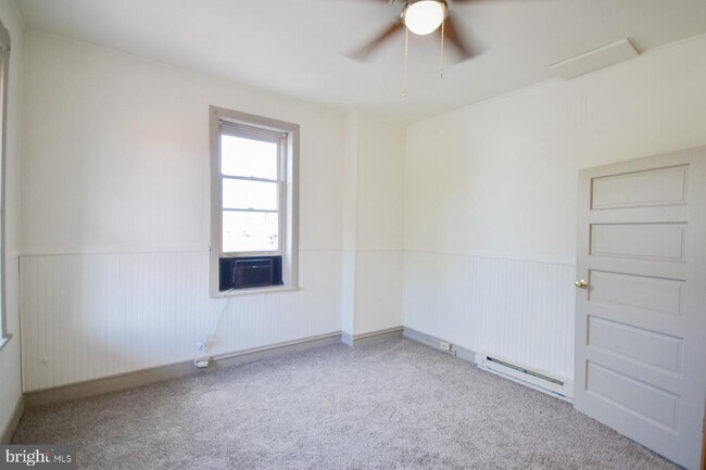 Building Photo - 117 E Martin St