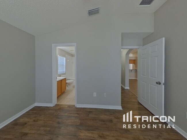 Building Photo - 11749 Lynmoor Dr
