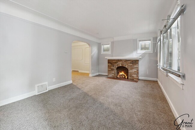 Foto del edificio - $1250 3 bedrooms