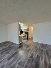 Building Photo - 318 S 174th Pl