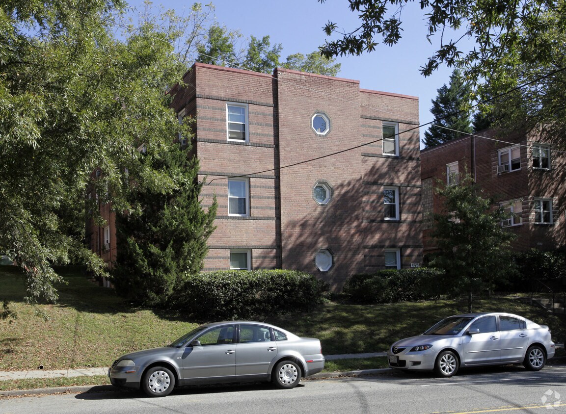 Building Photo - 4573 Macarthur Blvd NW