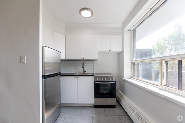 BACHELOR - Cuisine - 1 Springhurst Ave