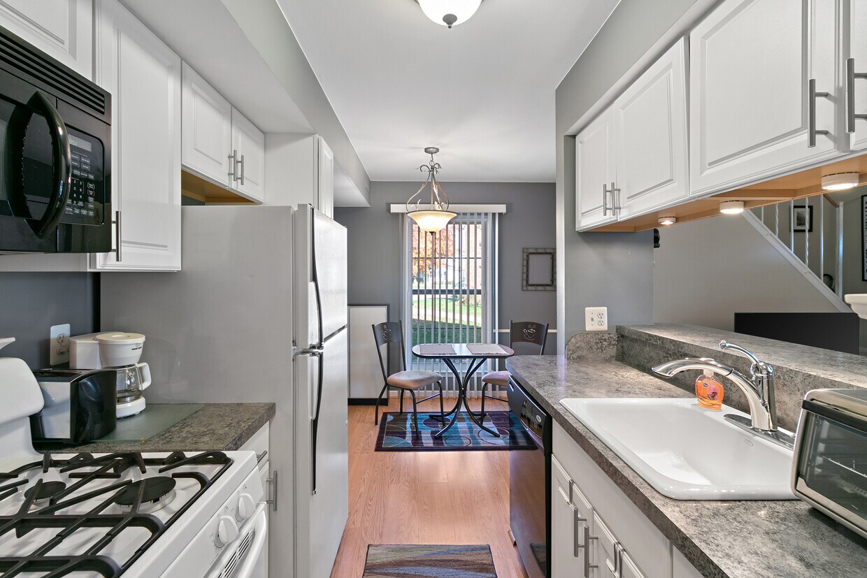 Foto principal - 6962 Harvard Ln