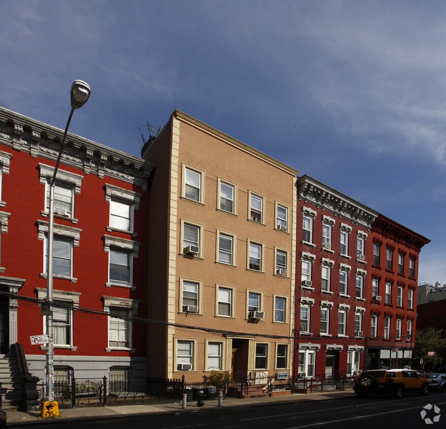 Primary Photo - 86 Berry St