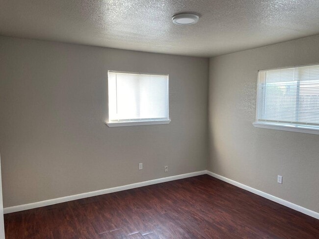 Building Photo - 1113 Primrose Ave