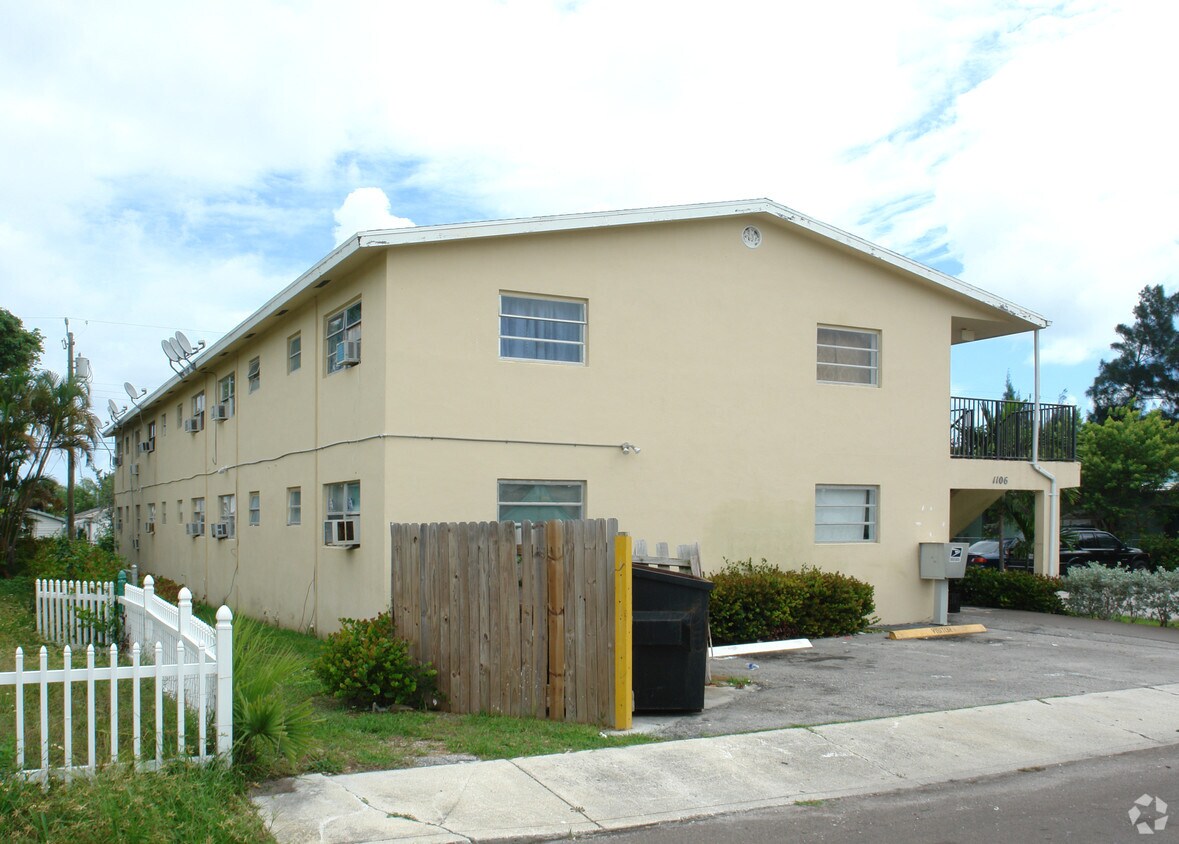 Building Photo - 1106 S L St