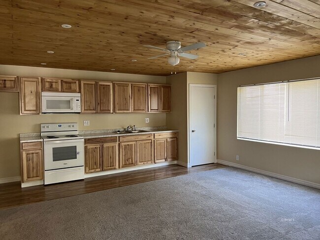 Foto del edificio - 54141 Pine Crest Ave