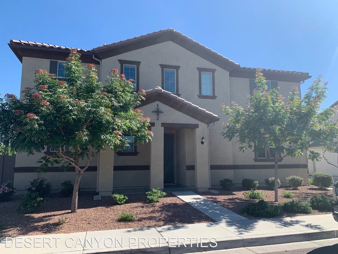 Foto principal - 4 br, 3 bath House - 175 E Bluejay Dr