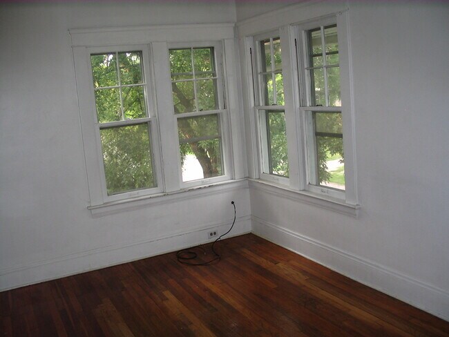 Segundo piso - dormitorio n.° 2 - 308 E 151st St