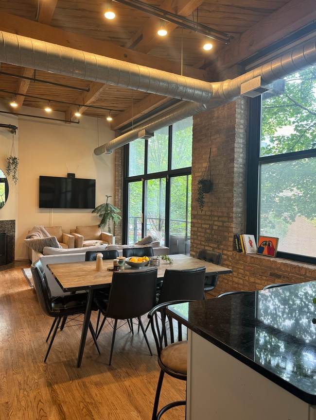Foto del edificio - 2210 W Wabansia Ave