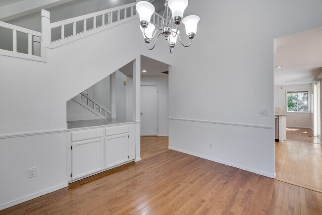 Building Photo - Beautifully Updated 4-Bedroom Home in Sammamish!- AVAILABLE NOW FOR RENT!!