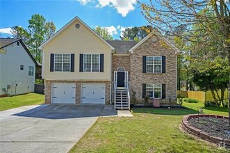 Building Photo - 1732 N Oak Dr