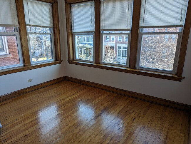 Building Photo - 2637 N Talman Ave