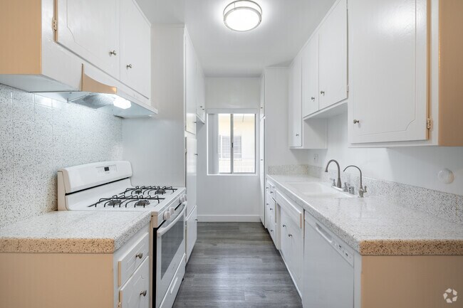 2 habitaciones, 1,5 baños - 900 pies cuadrados - Cocina - Chevy Chase Terrace