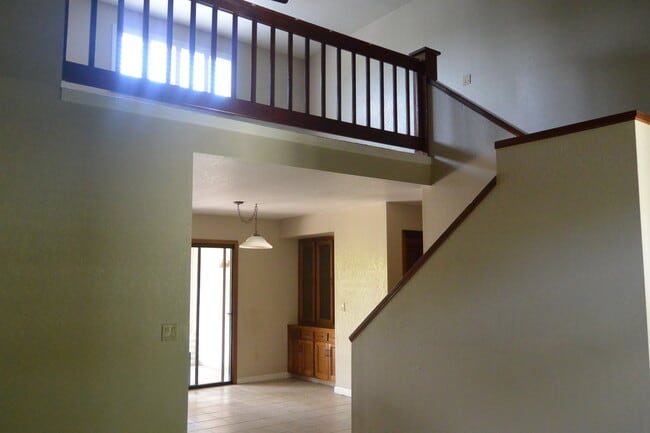 Foto del edificio - 1933 S Royal Oaks Dr