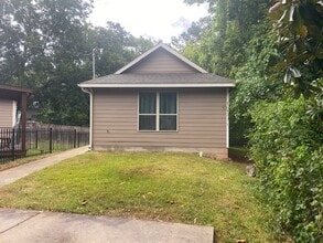 Building Photo - 8700 Sassafras