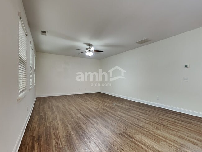 Foto del edificio - 103 Kirk Dr