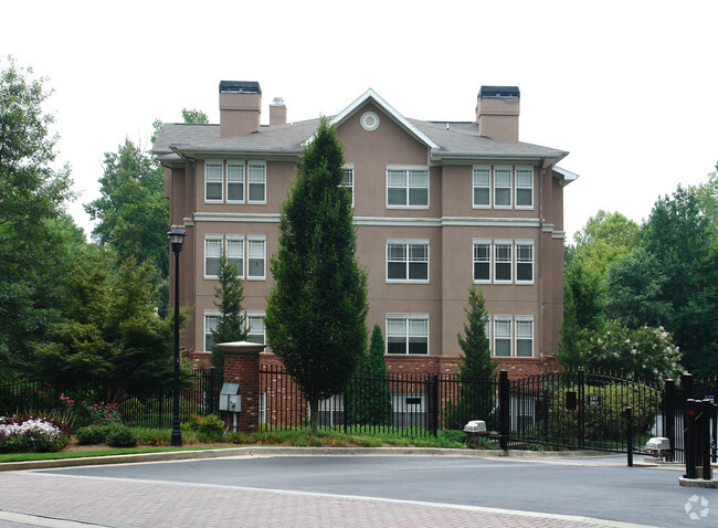 Building Photo - Carlyle Ridge