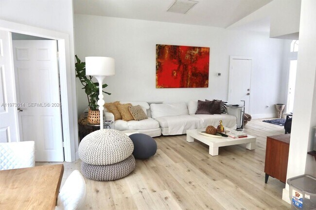 Foto del edificio - 5862 NW 113th Pl