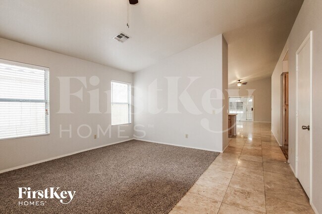 Foto del edificio - 8420 W Wethersfield Rd