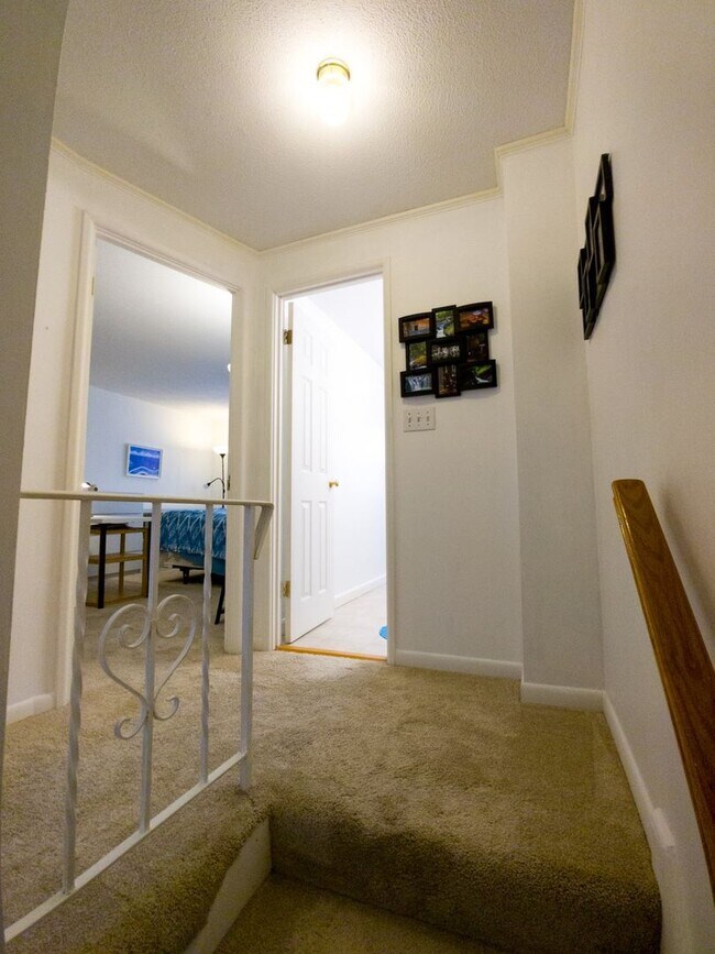 Foto del edificio - Newly updated 2 Bedroom Townhouse in quite neighborhood