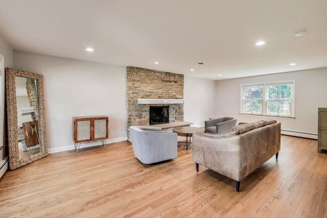Building Photo - 317 E Forest Ln