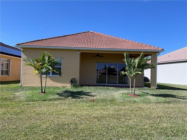 Building Photo - 331 NW Somerset Cir