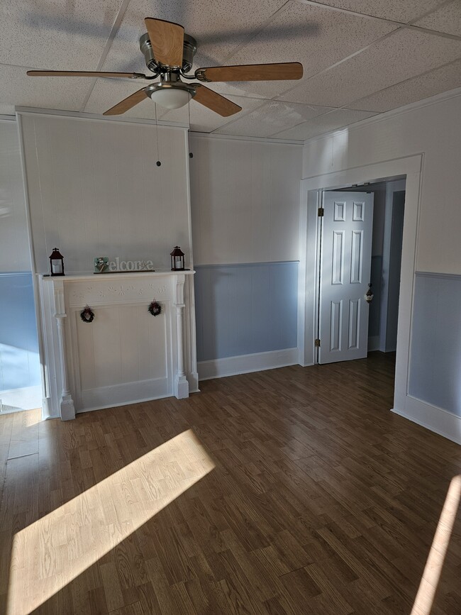 Living Room - 421 Tazewell Ave