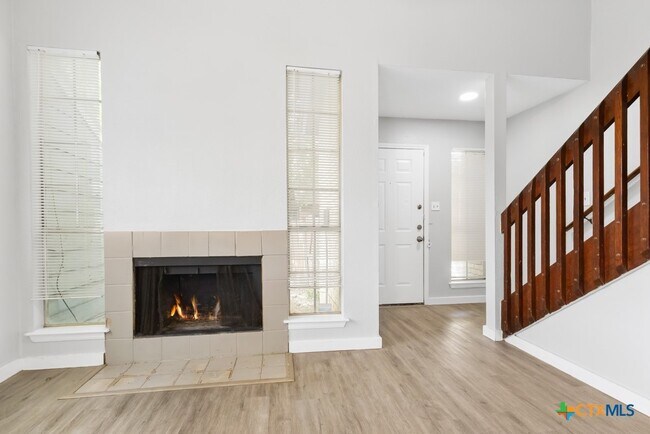 Foto del edificio - 6710 Windsor Hollow Dr