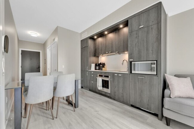 Building Photo - 470 Front St W