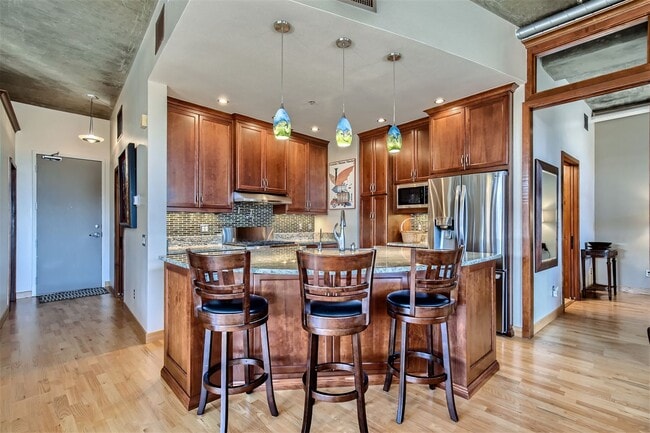 Building Photo - Luxury LoHi Loft