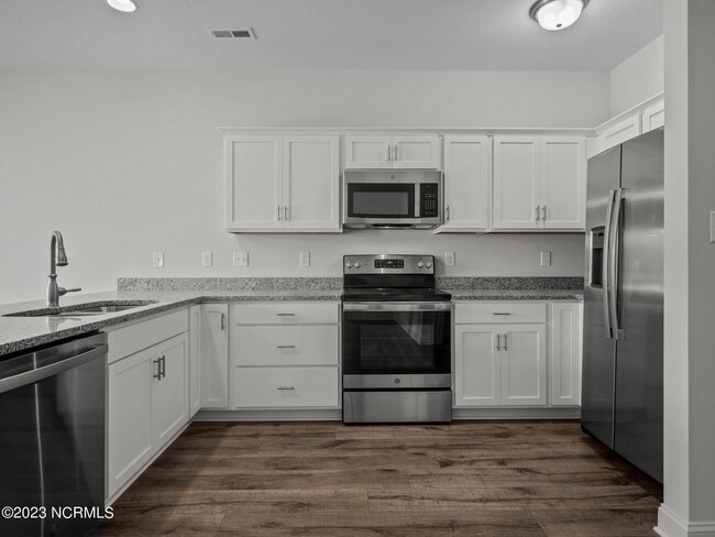Building Photo - 209 Verrazzano Ln